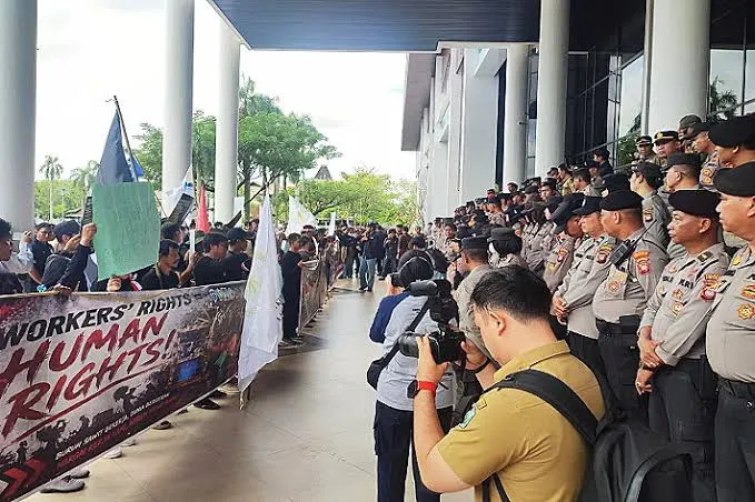 buruh demo di kalbar.