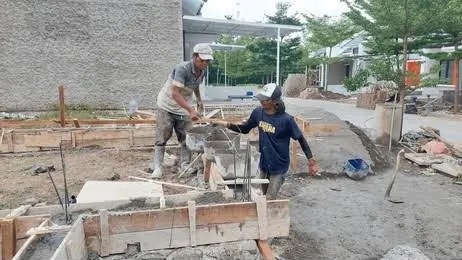 buruh proyek sekolah rakyat.