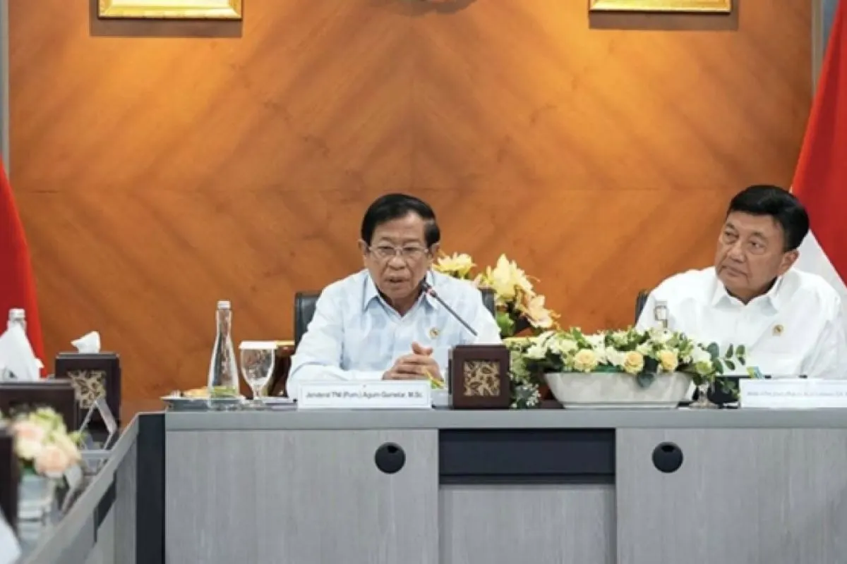 Anggota Watimpres/Koordinator Bidang Polhukam Agum Gumelar dan anggota Budi Gunawan dalam rapat Wantimpres di Jakarta, Rabu (28/10/2026)