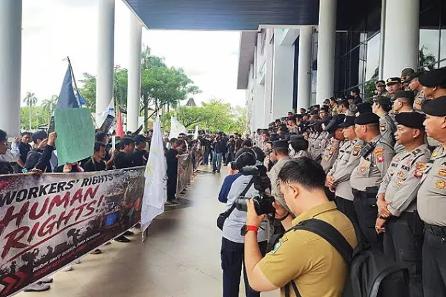 Bukan Sekadar Sanksi, Ini Tantangan UU Ketenagakerjaan Baru bagi Buruh Sawit Kalbar