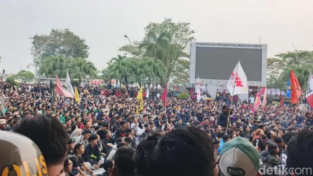 Krisis BBM dan Listrik Padam di Kaltim: Ratusan Pengunjuk Rasa Geruduk Kantor Gubernur