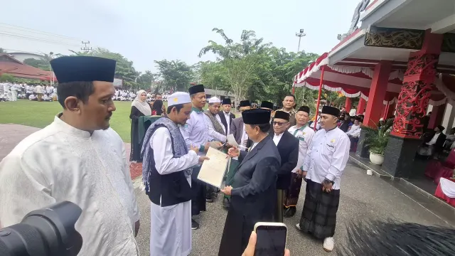 Bupati Sanggau Yohanes Ontot Pimpin Upacara Hari Santri 2026